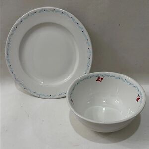 IKEA Christmas Elegant White Dinnerware Set Red Santa & Berries Blue Pine Set 2